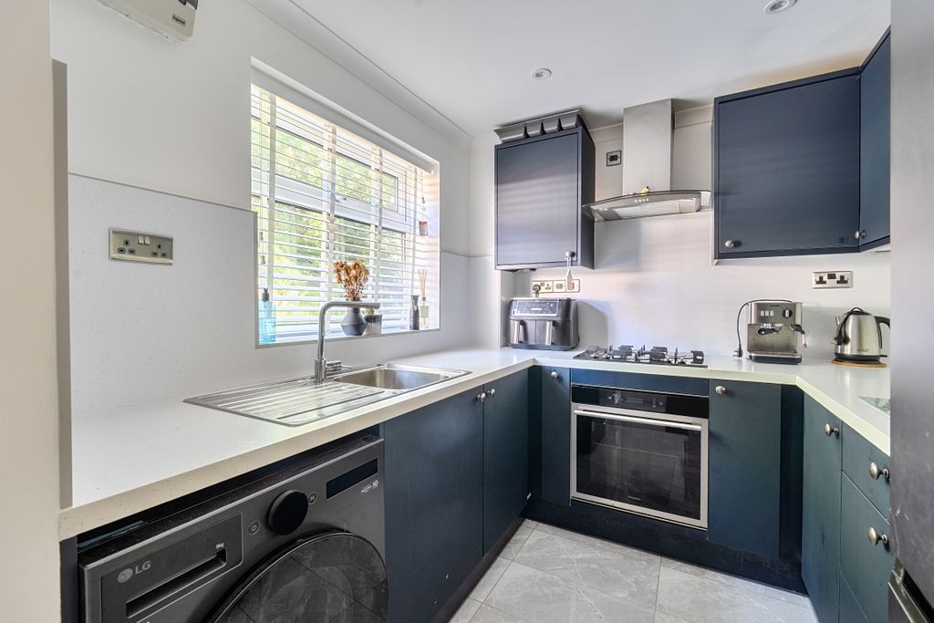 Property photo 2 of 11 147875926A38Fdf10728A
