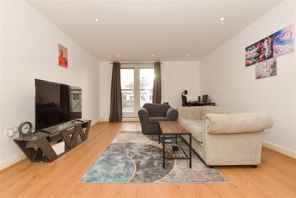 Property photo 2 of 6 Lounge