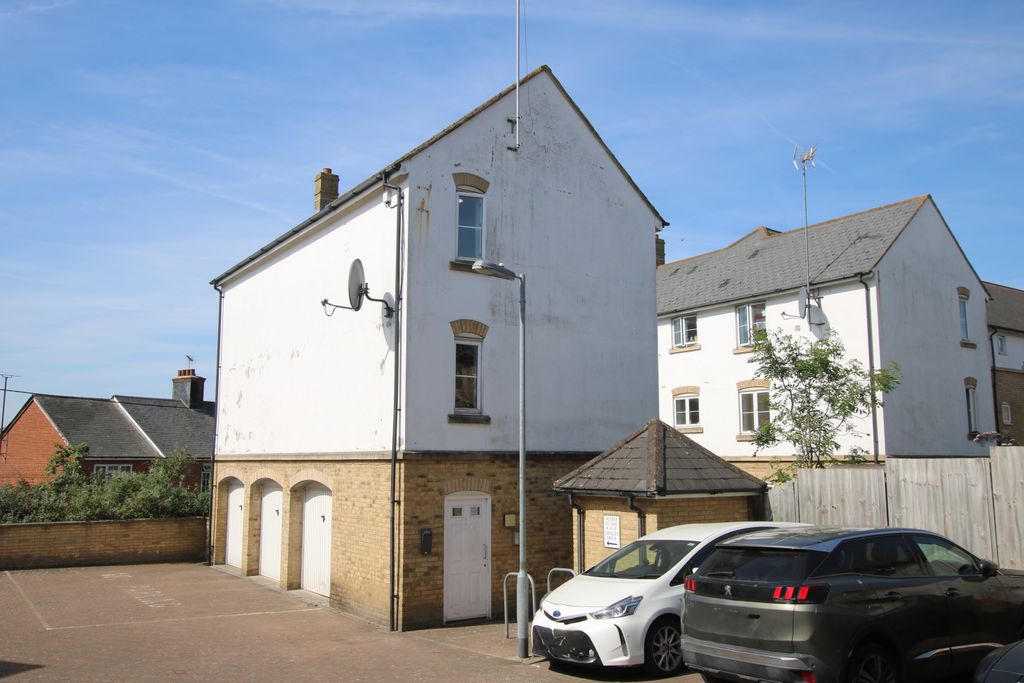 Property photo 1 of 6 14Wickhamcresa