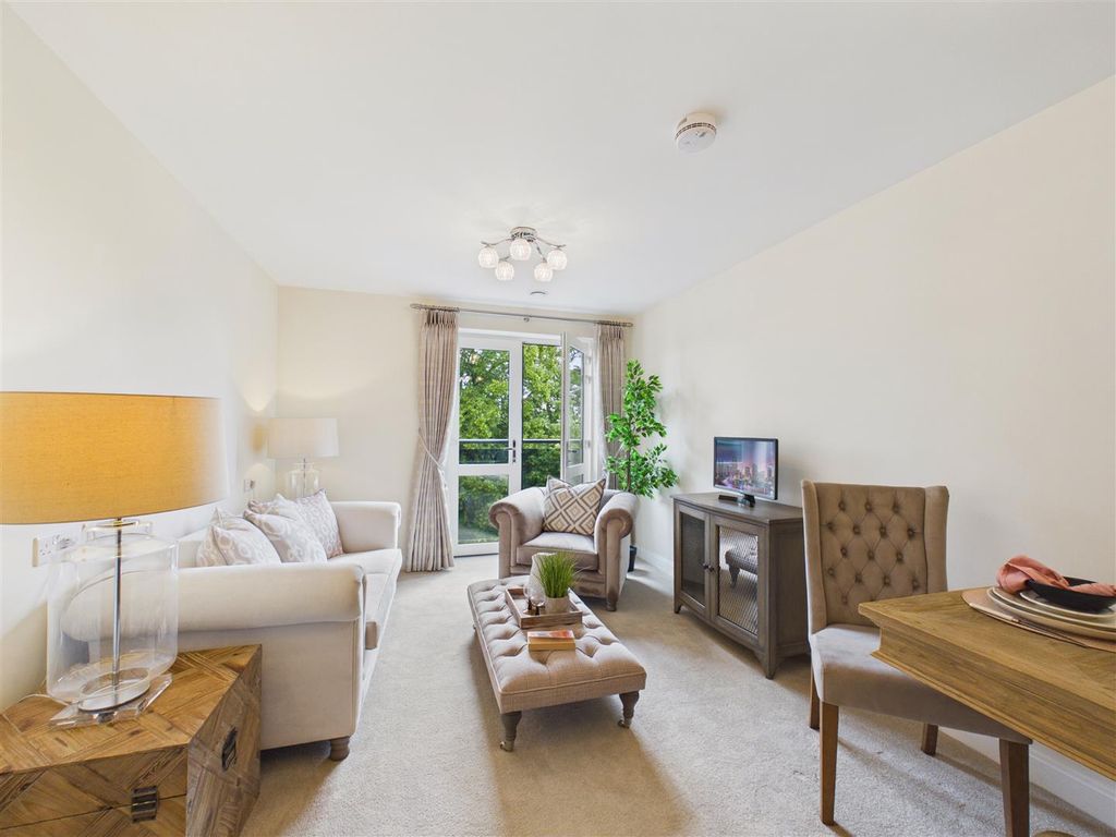 Property photo 2 of 7 Living Space Specifications