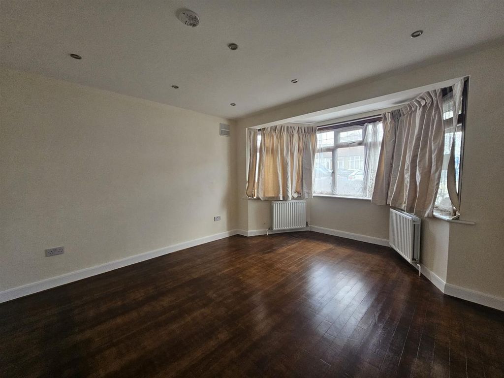 Property photo 3 of 16 Gf Bedroom