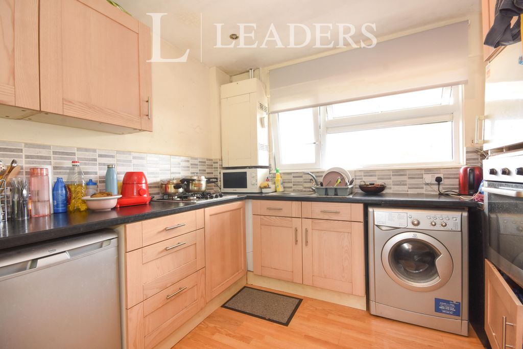 Property photo 2 of 5 Kitchen