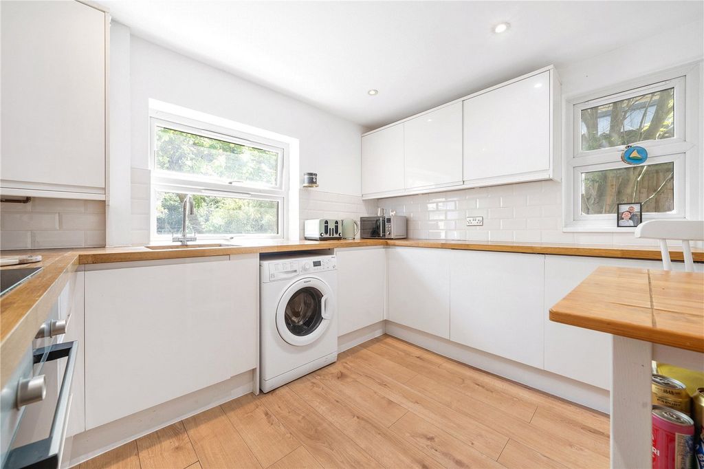 Property photo 2 of 12 Kitchen (A)