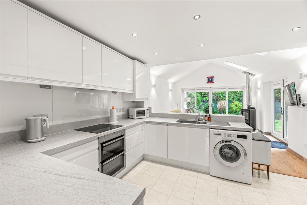 Property photo 2 of 19 Kitchen