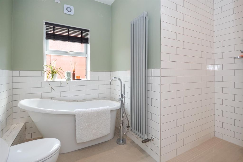 Property photo 2 of 13 Bathroom/W.C.