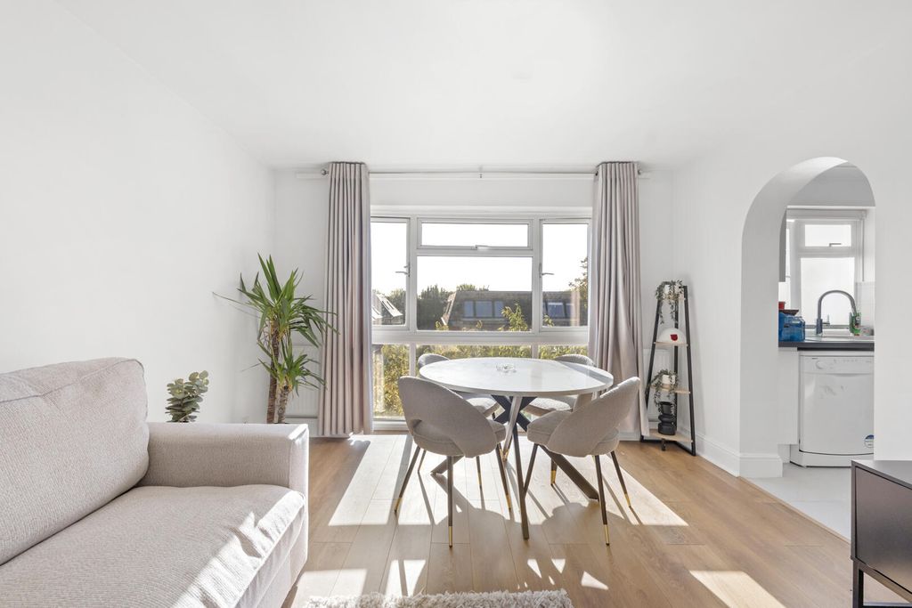 Property photo 2 of 20 Dining Room