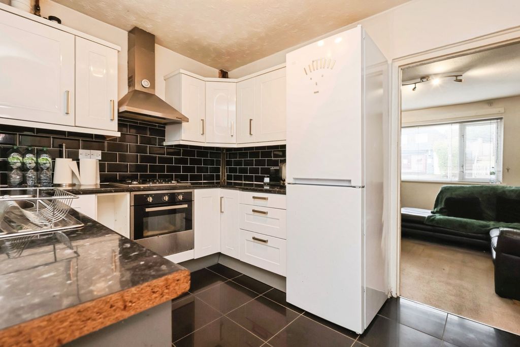 Property photo 2 of 16 Photo