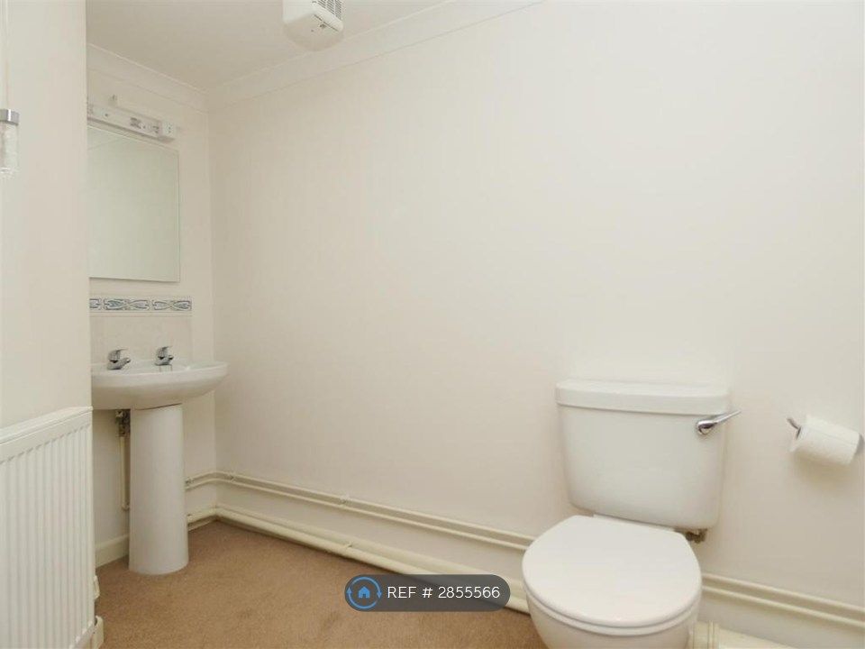 Property photo 3 of 21 Ensuite Bathroom 1 - Ground Floor