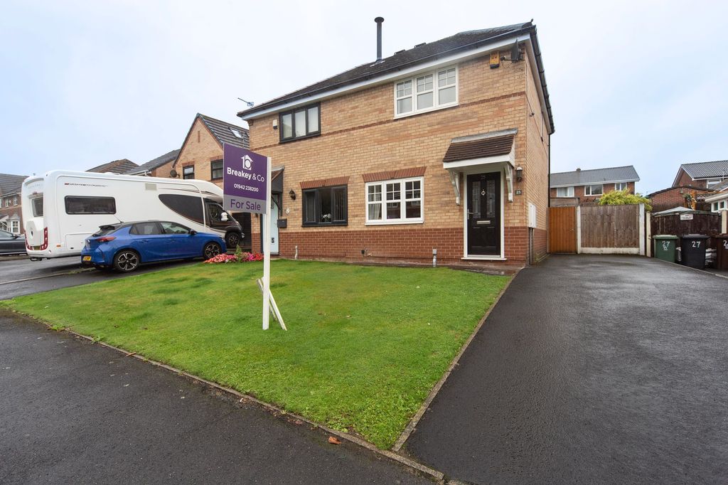 Property photo 1 of 18