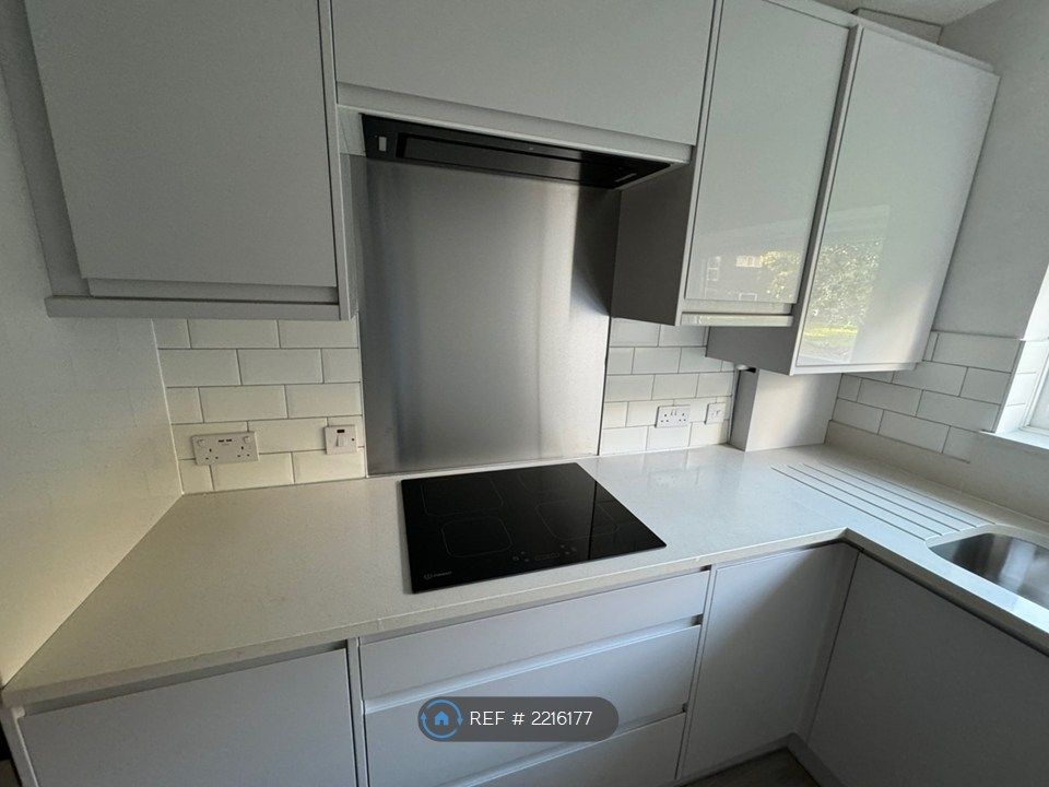 Property photo 3 of 9 Kitchen