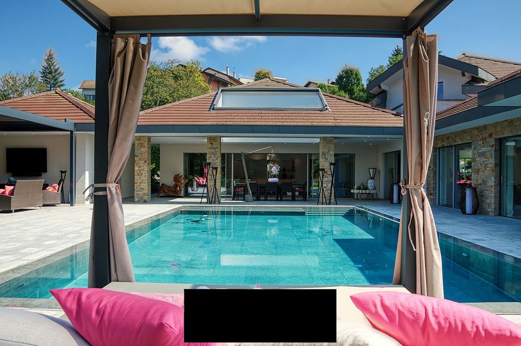 Property photo 1 of 3