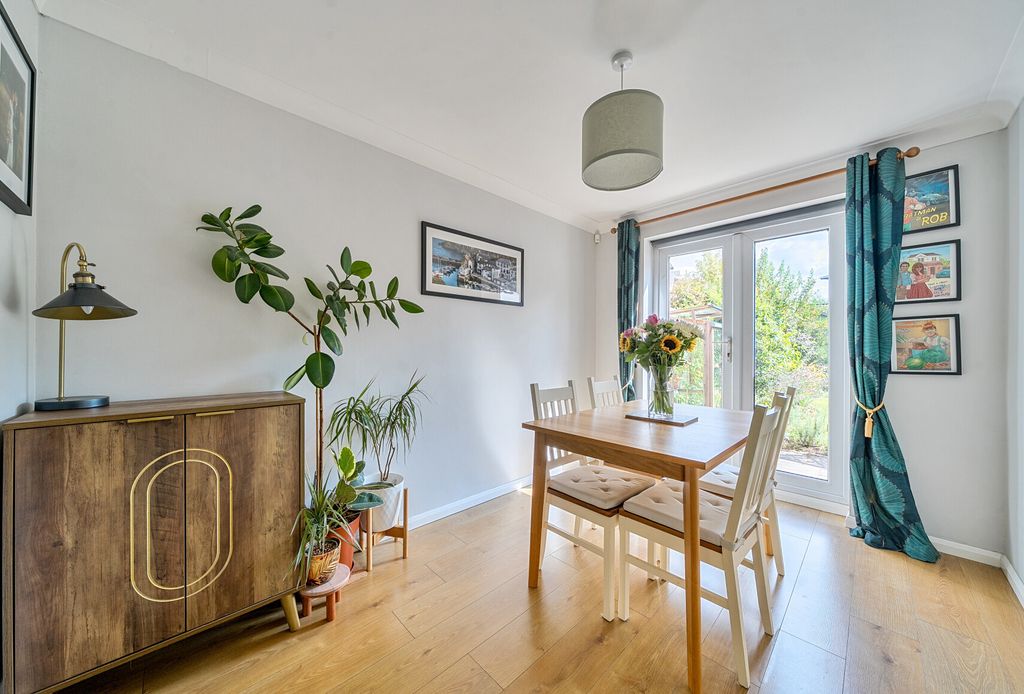Property photo 3 of 14 1340454-12-689Dfc...