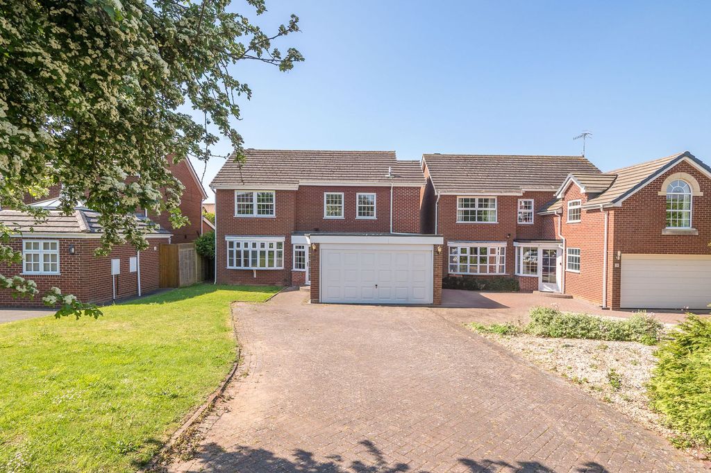 Property photo 2 of 31