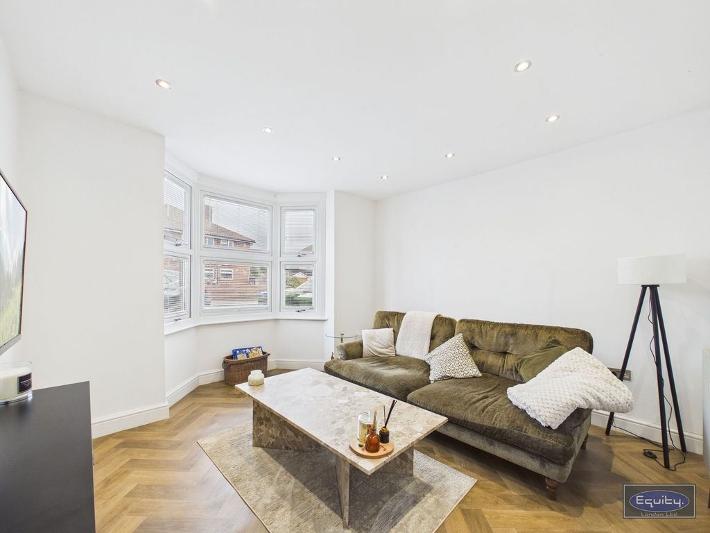 Property photo 2 of 32