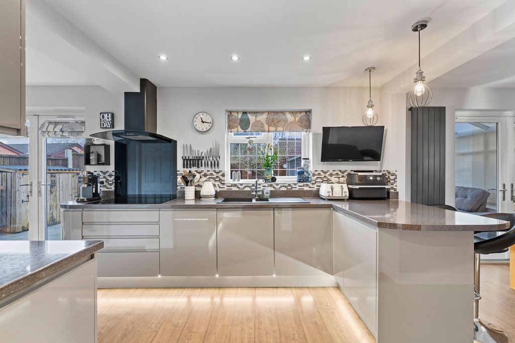 Property photo 3 of 30