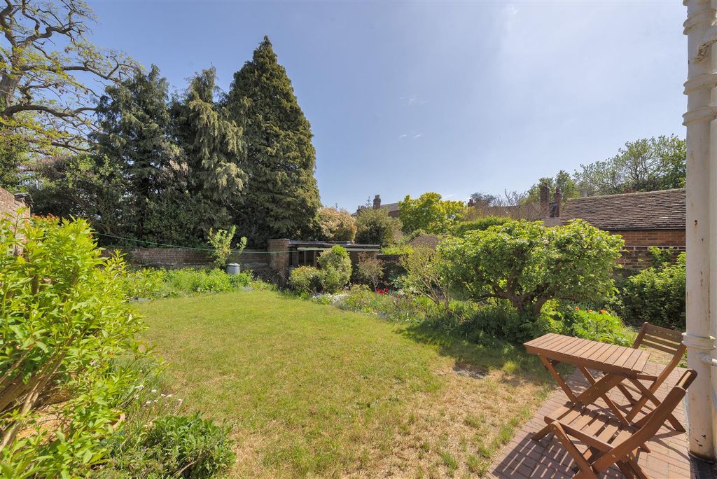 Property photo 2 of 22 21