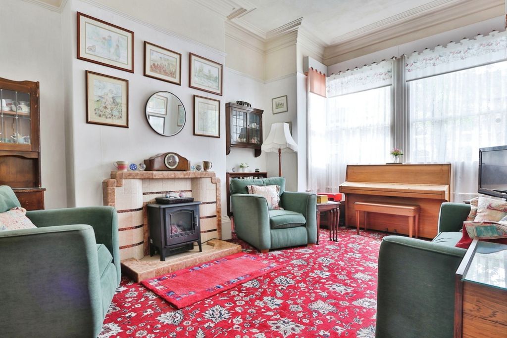 Property photo 2 of 18 4168076