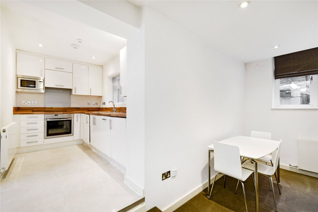 Property photo 3 of 9 Kitchen