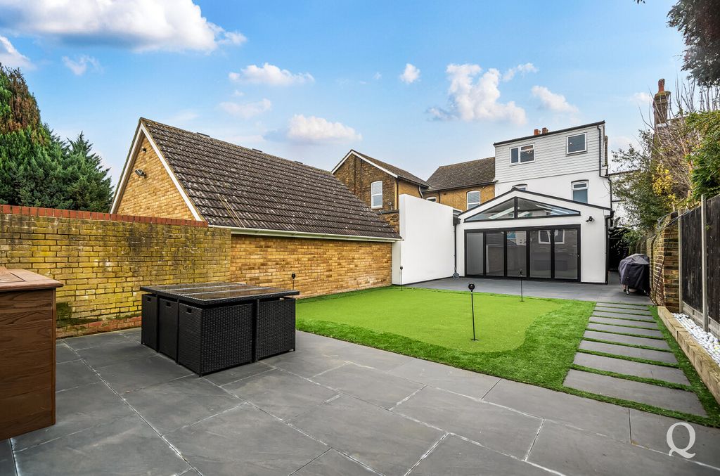 Property photo 3 of 25 09c7Fd5A-d75A-436...