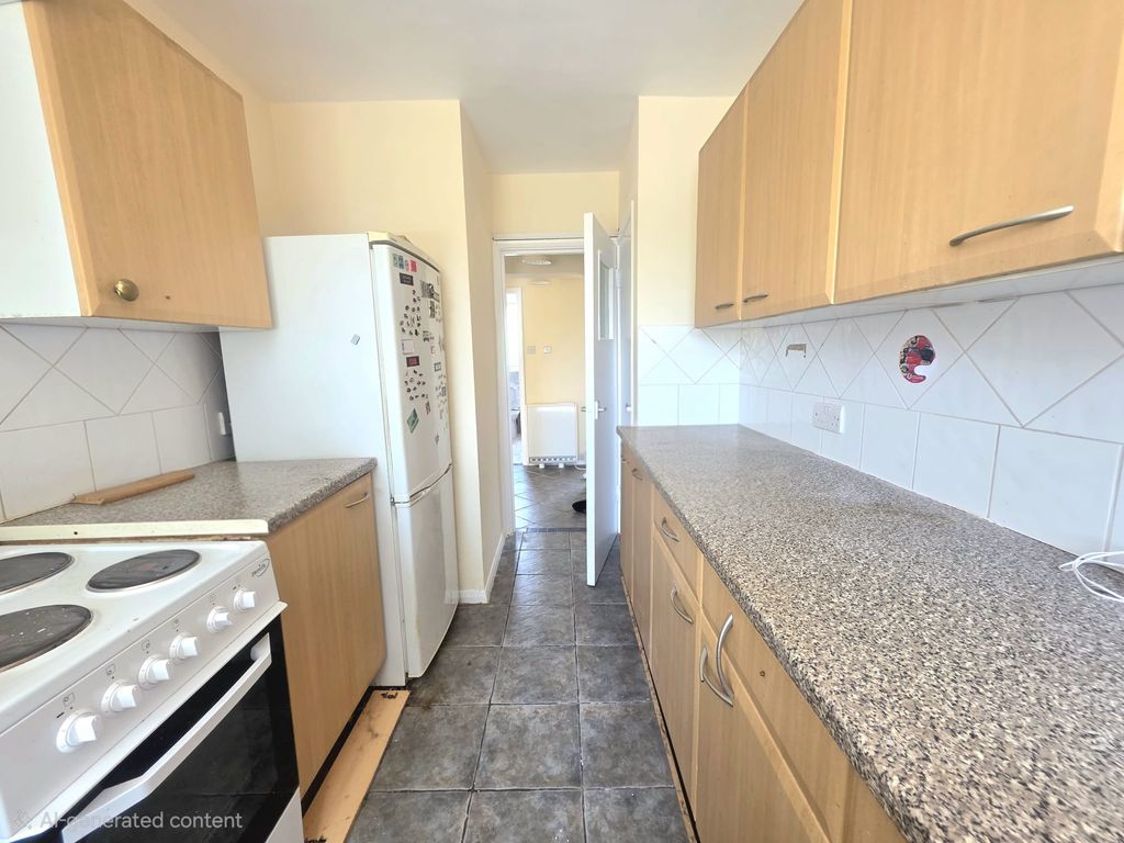 Property photo 2 of 9 3