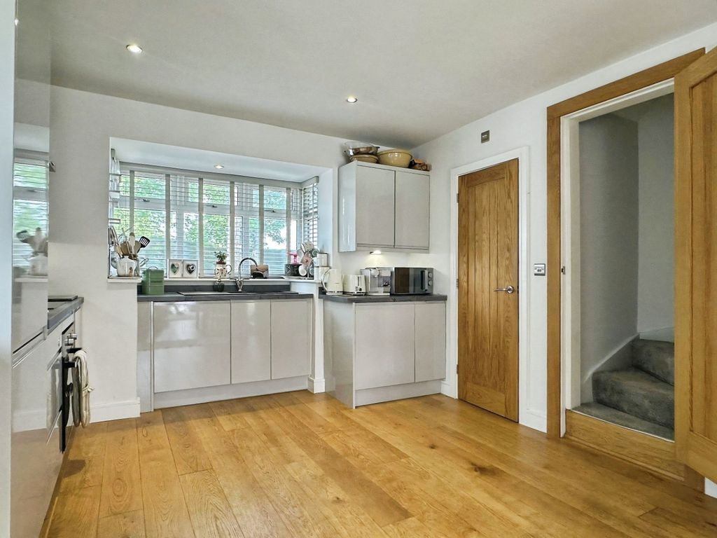 Property photo 3 of 21 Kitchen