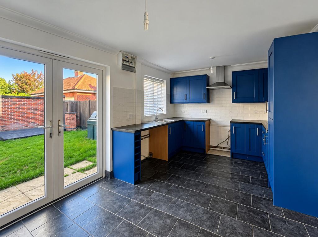 Property photo 3 of 12 Kitchen