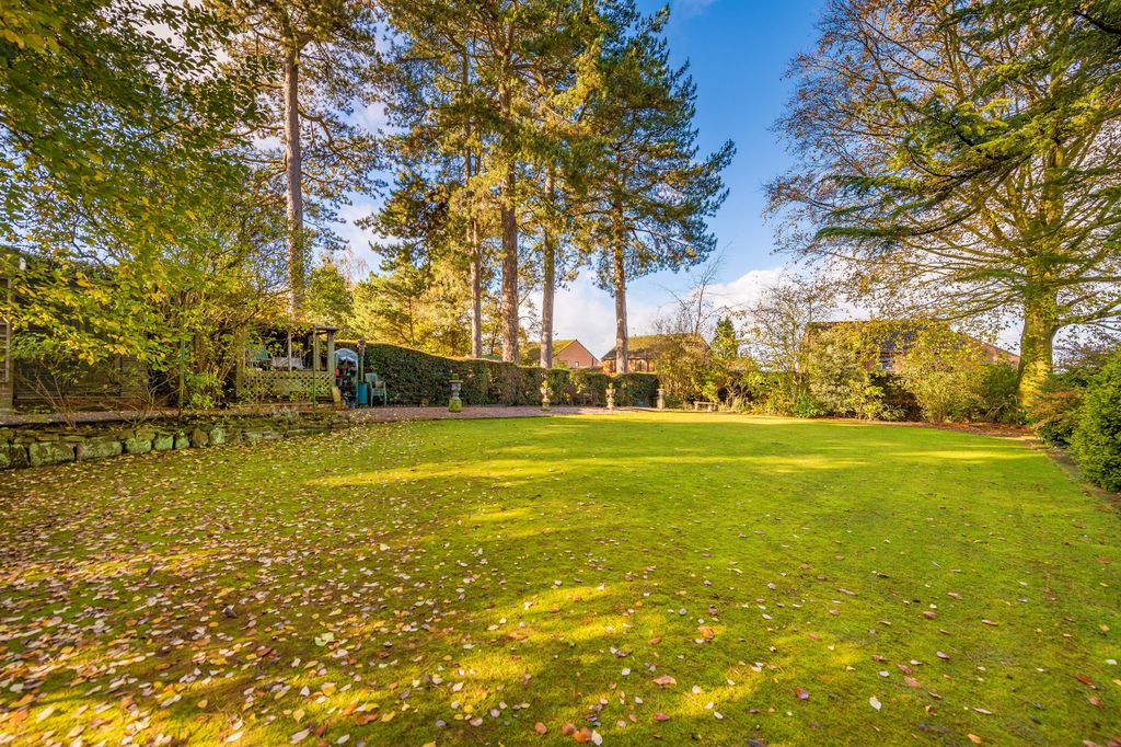 Property photo 3 of 28