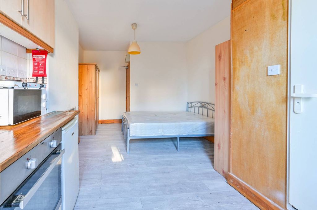 Property photo 1 of 5