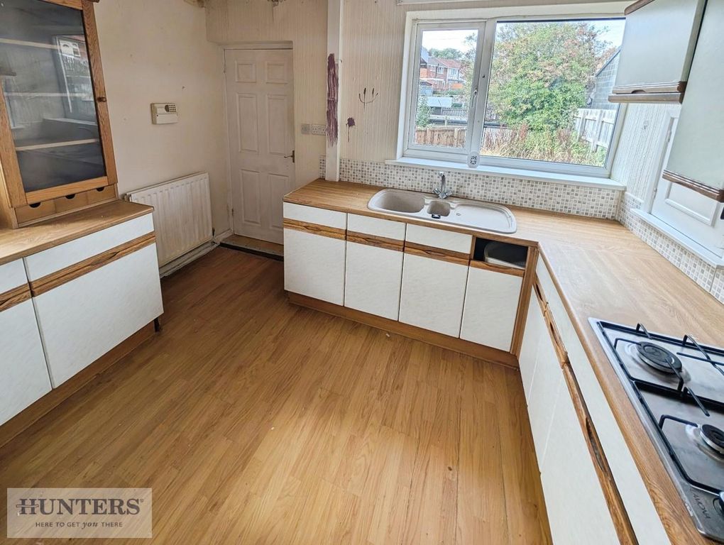 Property photo 3 of 14 Kitchen