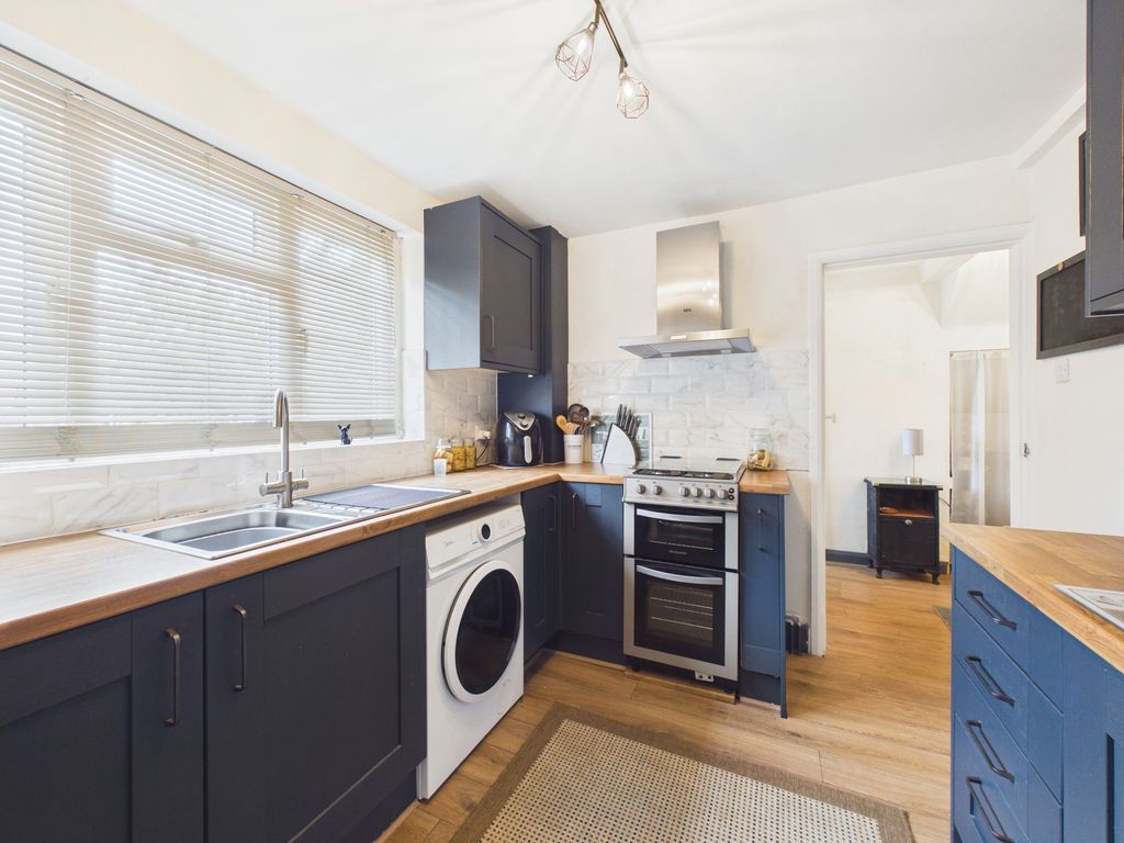 Property photo 3 of 7 Kitchen