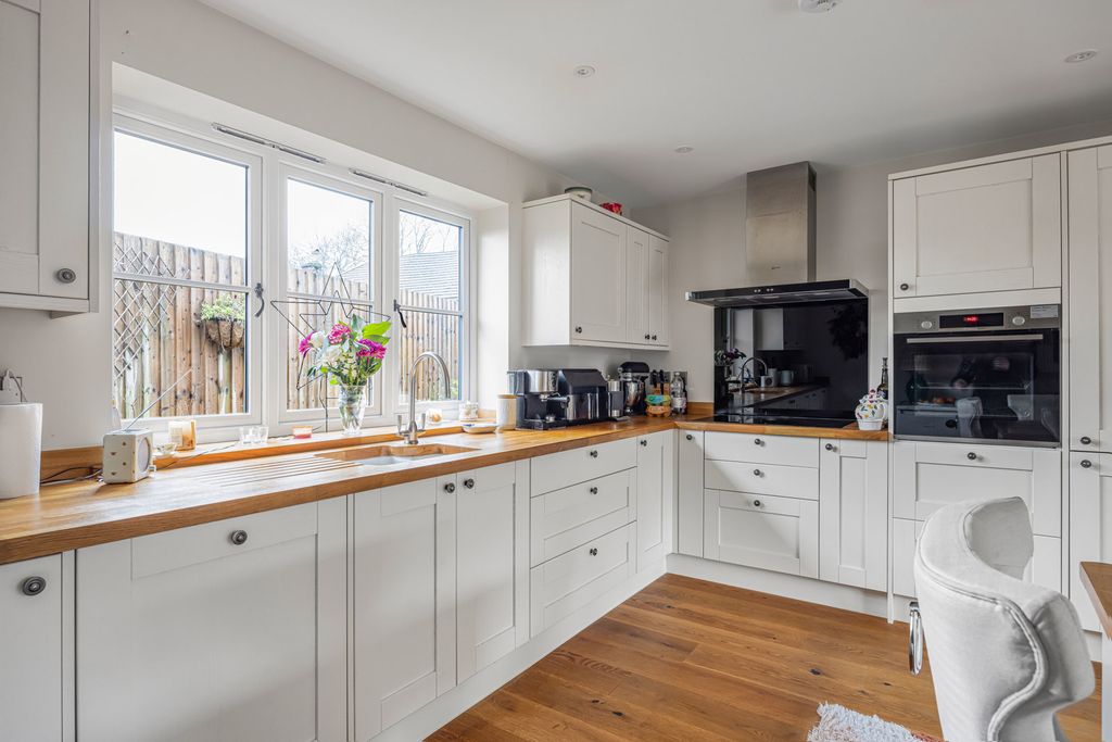 Property photo 3 of 16 Kitchen