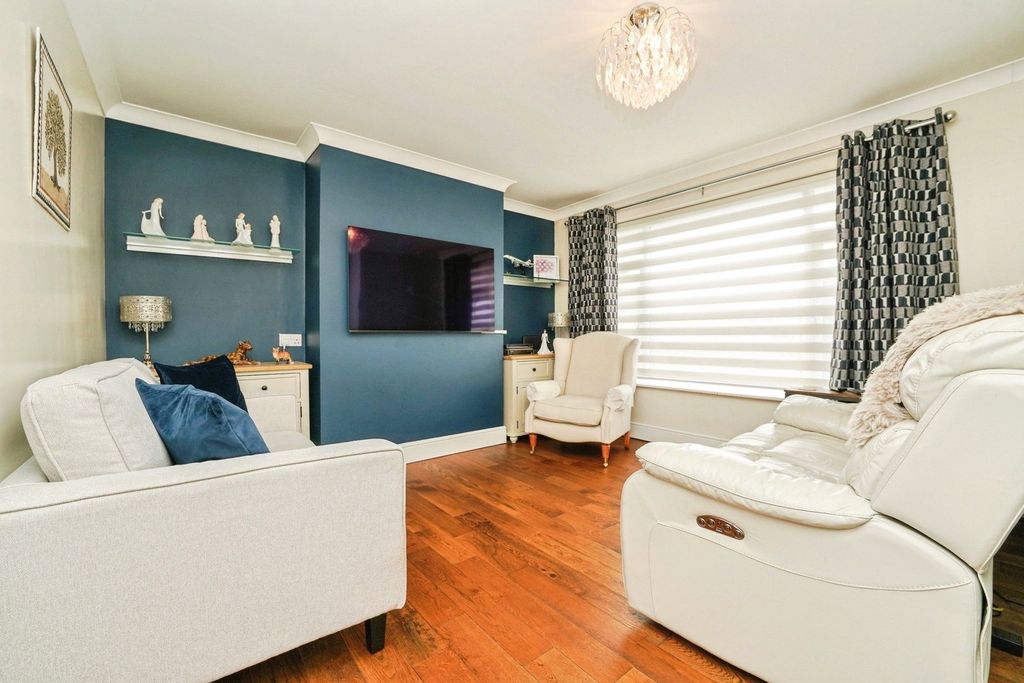 Property photo 2 of 21 Pbox-Img.Jpg