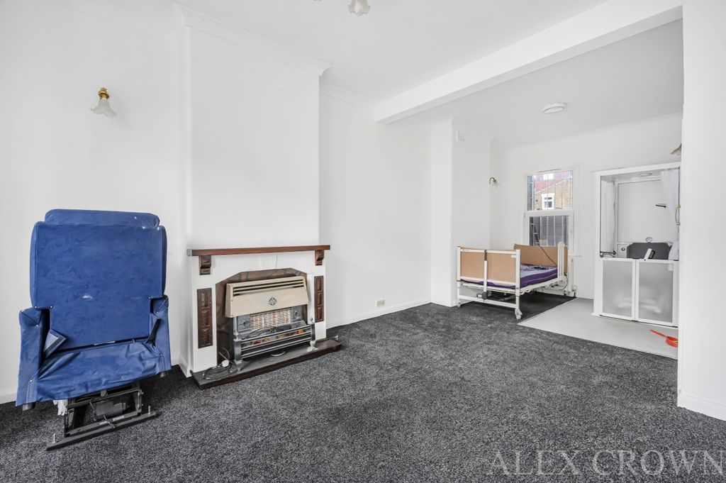 Property photo 3 of 13