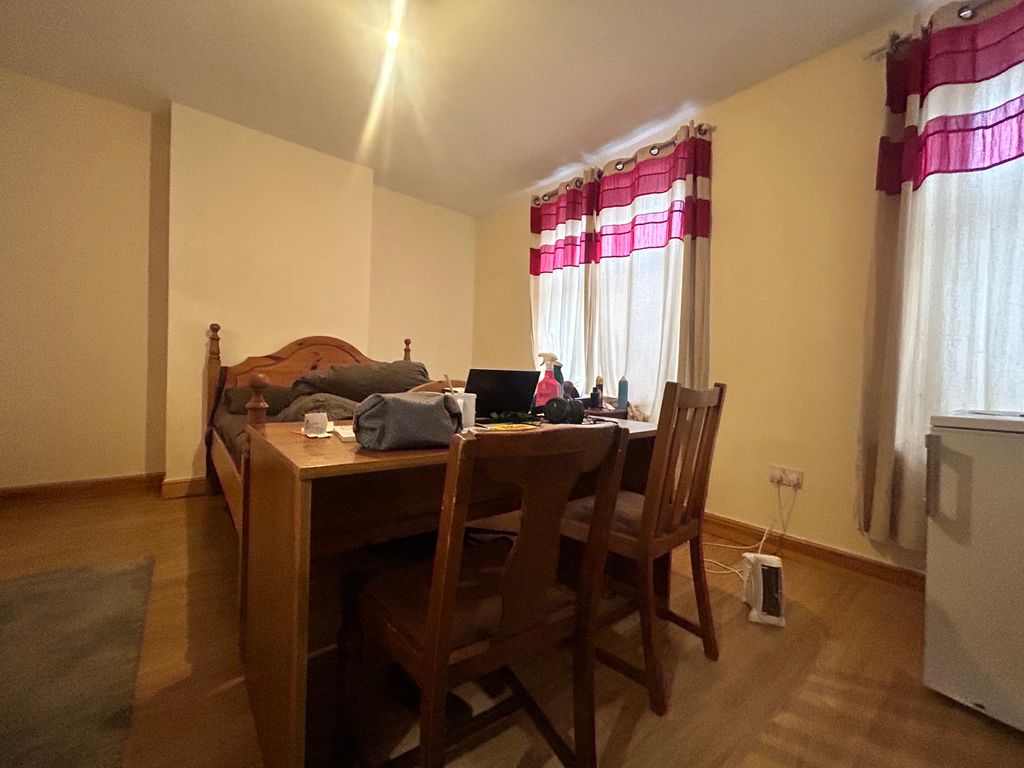 Property photo 3 of 10 Image