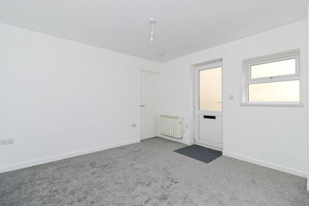 Property photo 3 of 16 Photo