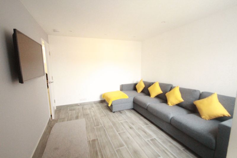 Property photo 3 of 8 Lounge