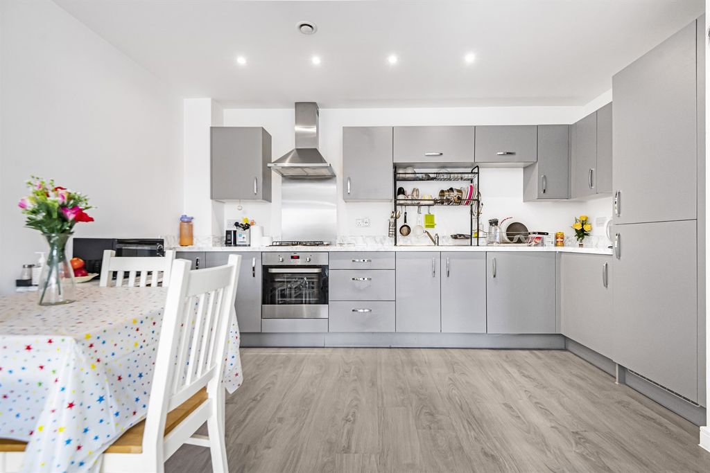 Property photo 2 of 9 Kitchen