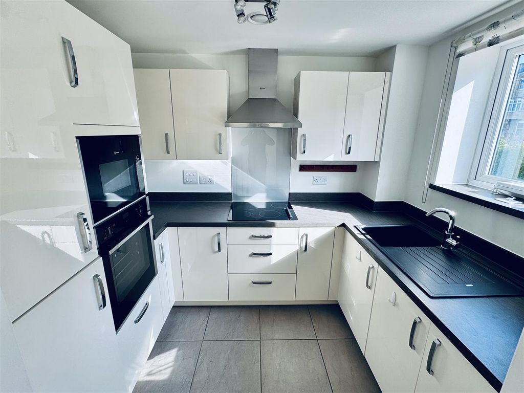 Property photo 3 of 14 For Sale By Aspire Residential | Heene Road