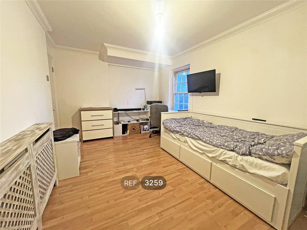 Property photo 3 of 4 Bedroom