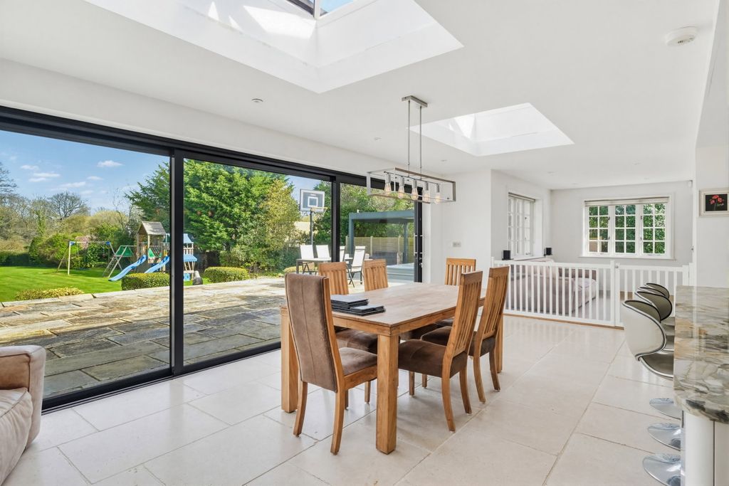 Property photo 3 of 23