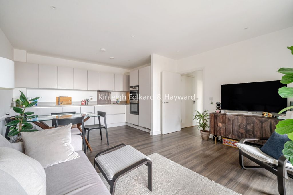 Property photo 2 of 7 7442083c-Fae8-4c65-B