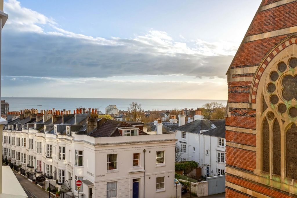 Property photo 2 of 27 Powis .Jpg