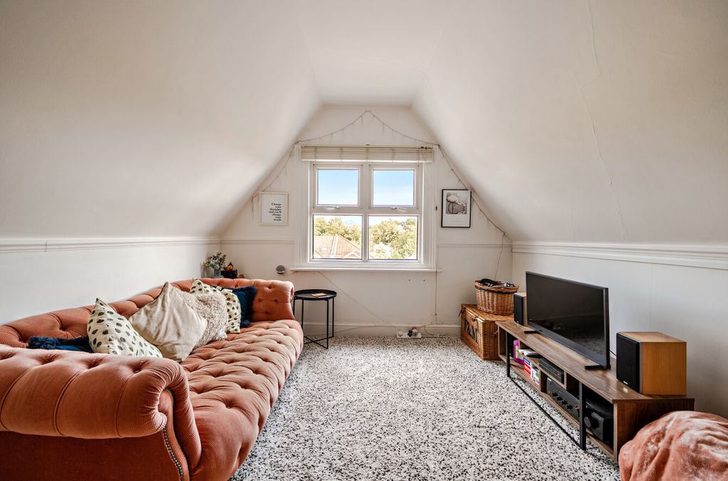 Property photo 2 of 9 1539374-11-1A1836...