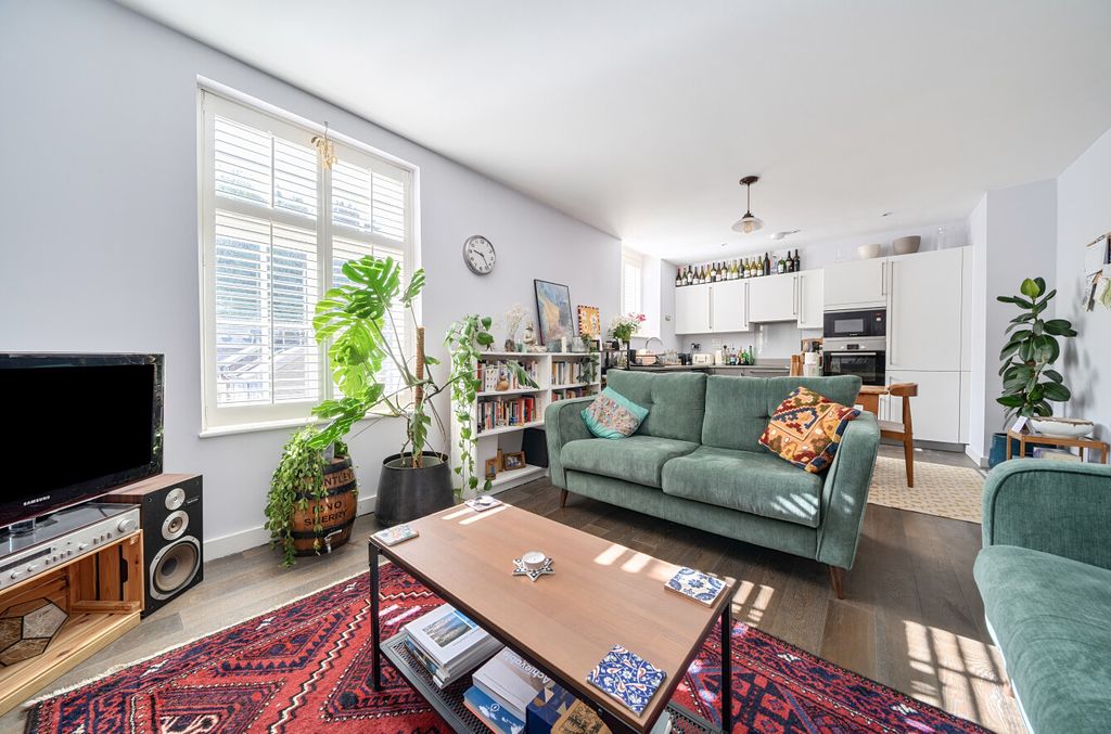 Property photo 2 of 11 1452490-11-69F470...