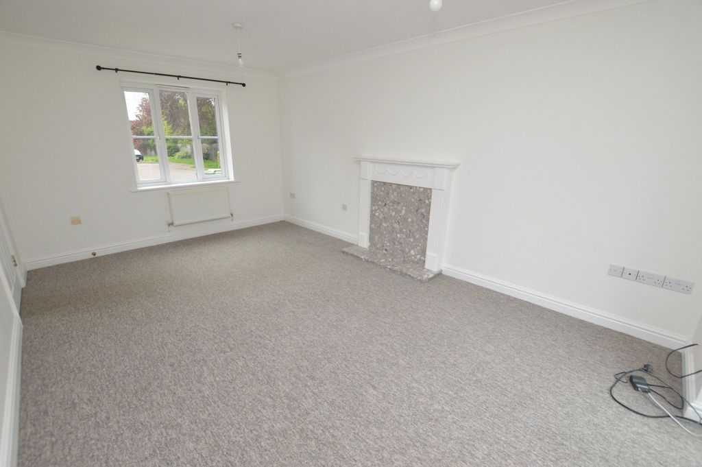 Property photo 3 of 20 Living Room