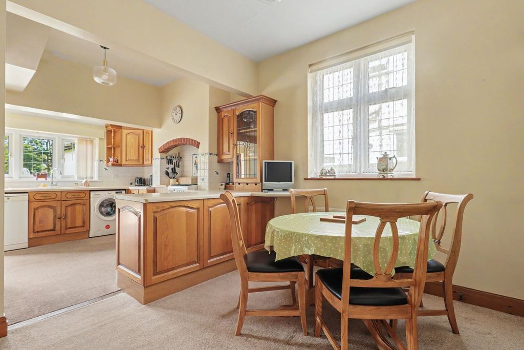 Property photo 2 of 29