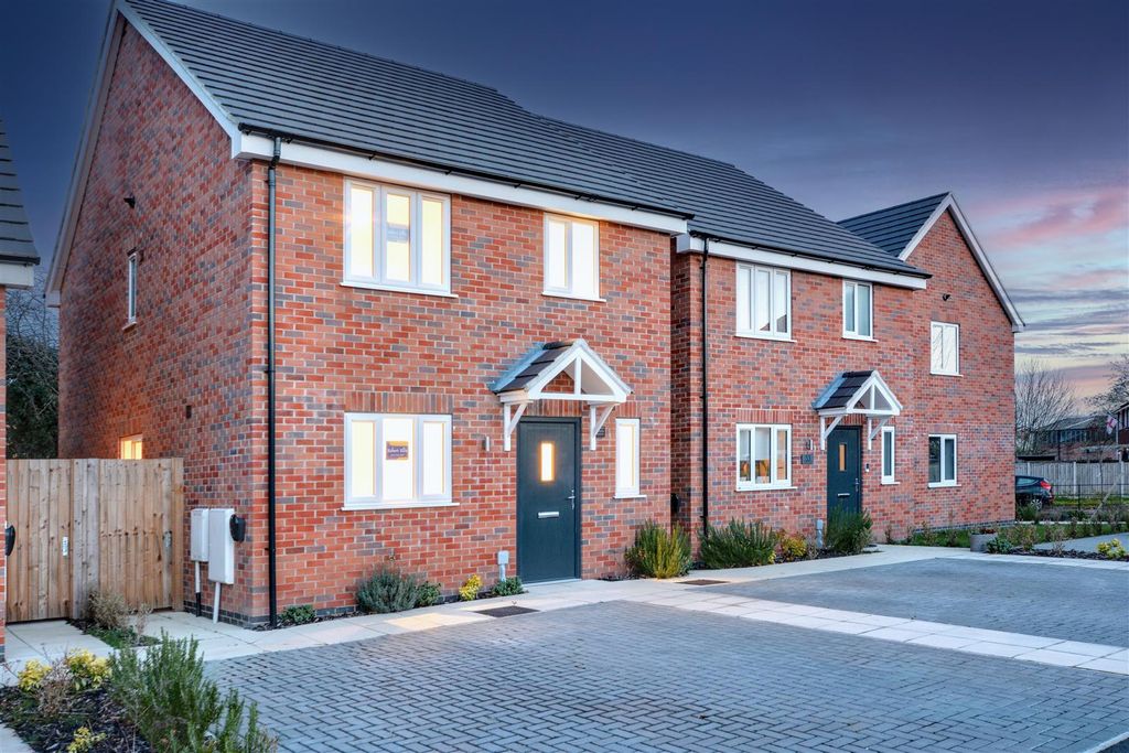 Property photo 1 of 25 Night Shot_2.Jpeg