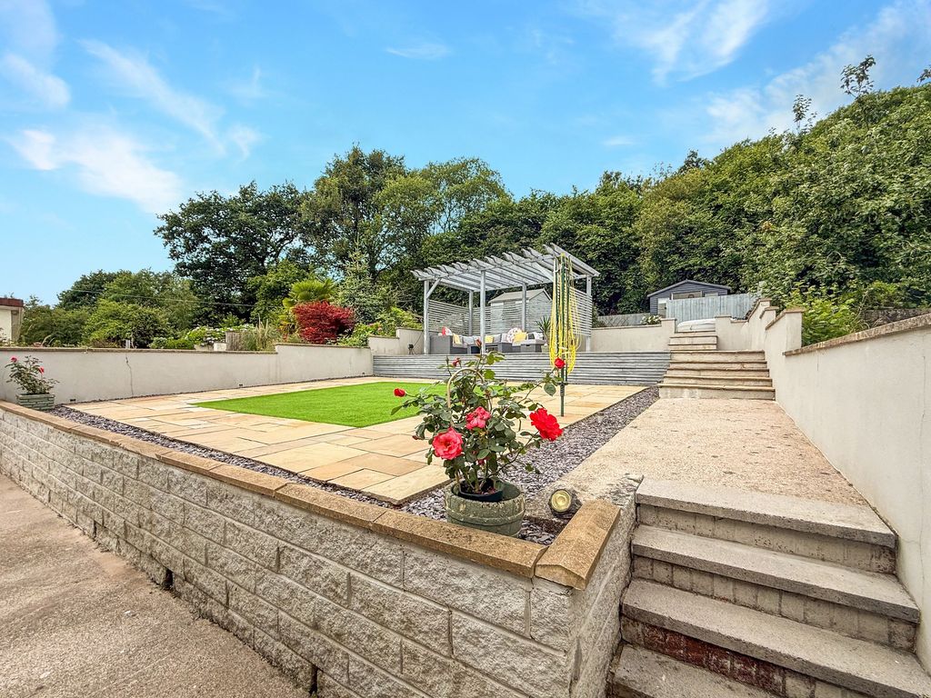 Property photo 2 of 39