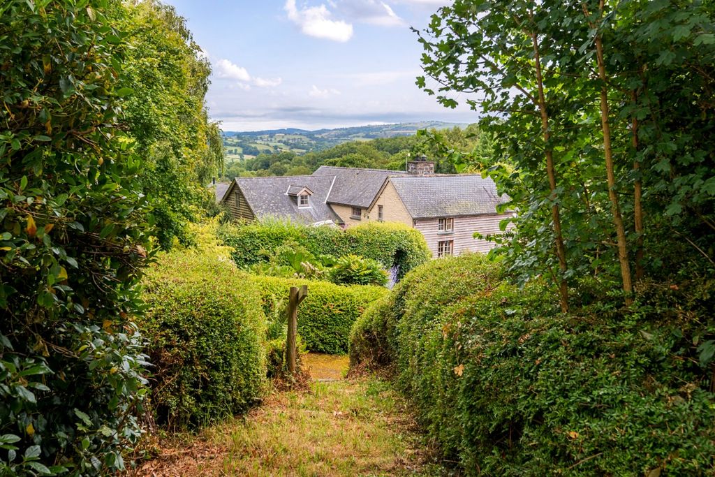 Property photo 2 of 31 Picture No. 44