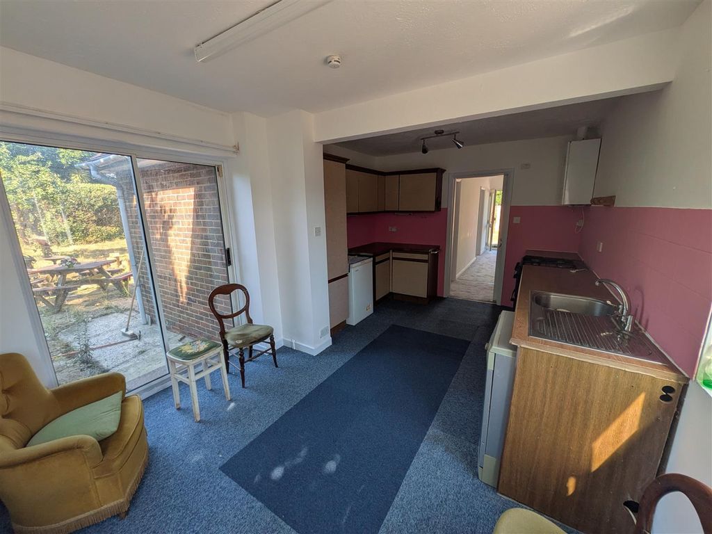 Property photo 2 of 19 Kitchen / Breakfast Room